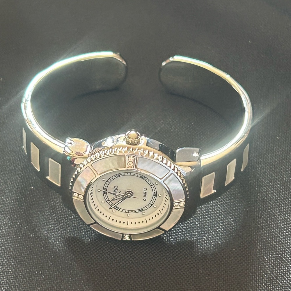 “Aria” Mother of Pearl Inlay Silver Timepiece with Crystal Details  - Vintage 🩶